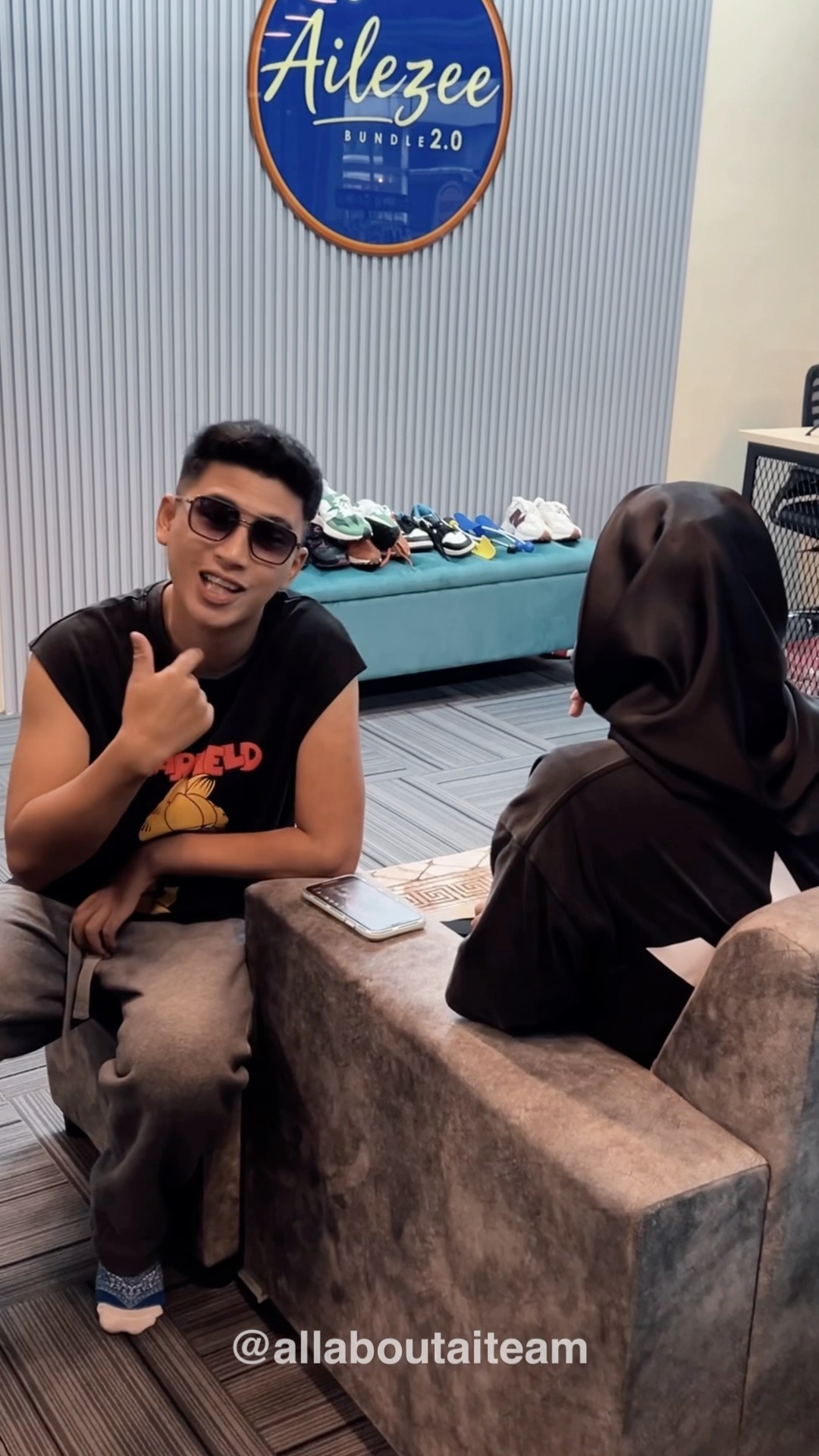 Aduh Pandai Tutup Tutup Muka Pulak Si Adam Ni! Korang Rasa Siapa Tu? ? #aiadam #aiteam